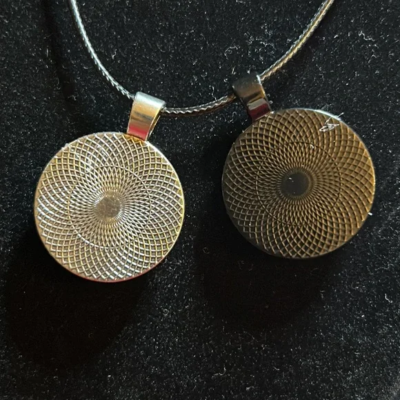 Skull pendant bundle - Picture 4 of 5